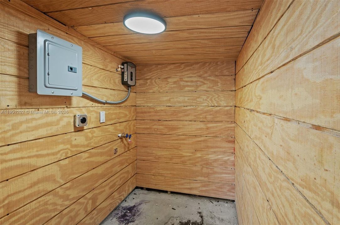 For Sale: $389,000 (2 beds, 2 baths, 658 Square Feet)