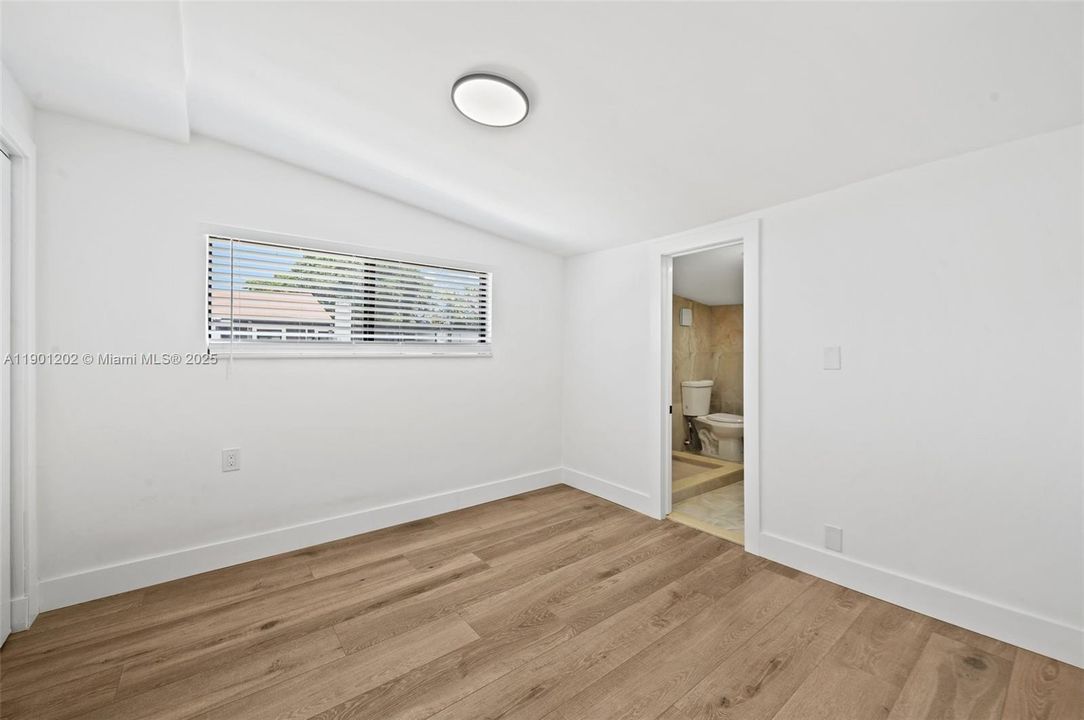 For Sale: $389,000 (2 beds, 2 baths, 658 Square Feet)