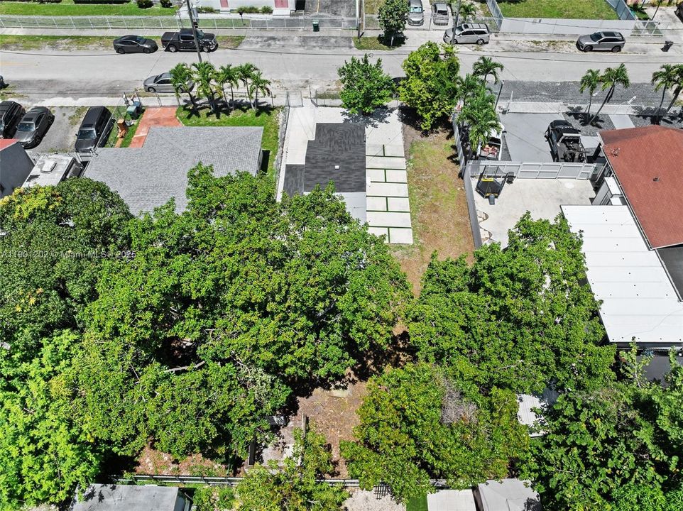 For Sale: $389,000 (2 beds, 2 baths, 658 Square Feet)