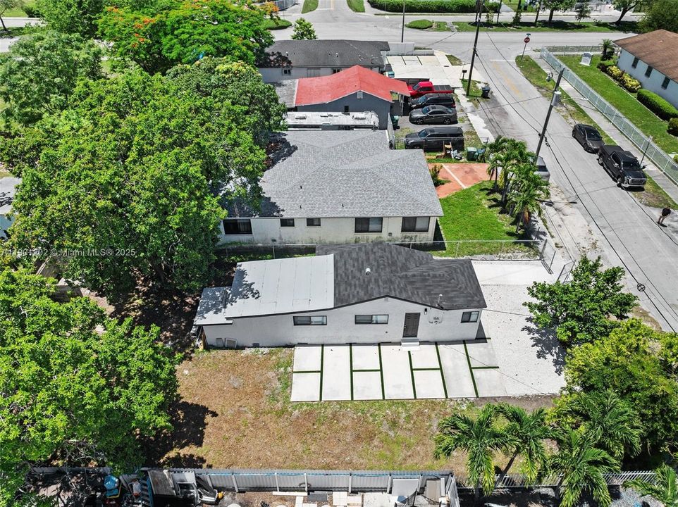 For Sale: $389,000 (2 beds, 2 baths, 658 Square Feet)