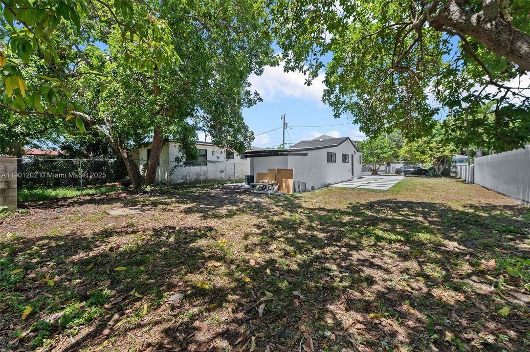 For Sale: $389,000 (2 beds, 2 baths, 658 Square Feet)