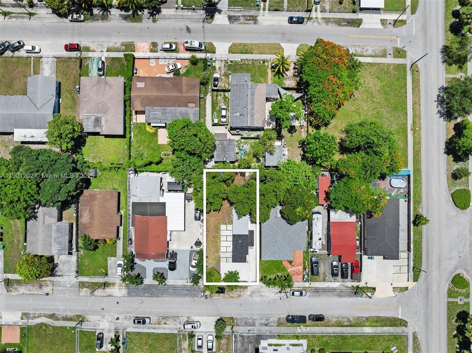 For Sale: $389,000 (2 beds, 2 baths, 658 Square Feet)