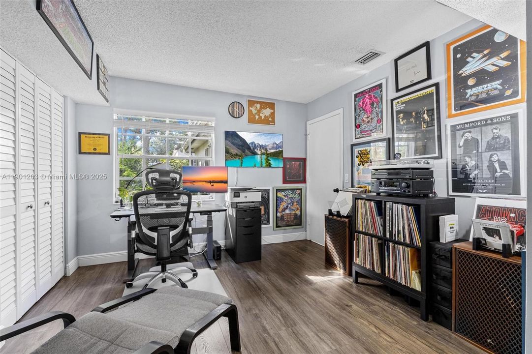 For Sale: $629,999 (3 beds, 3 baths, 1888 Square Feet)