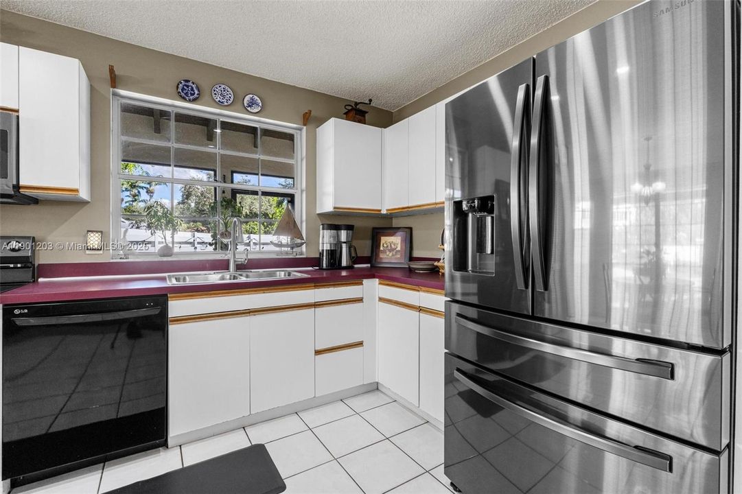 For Sale: $629,999 (3 beds, 3 baths, 1888 Square Feet)