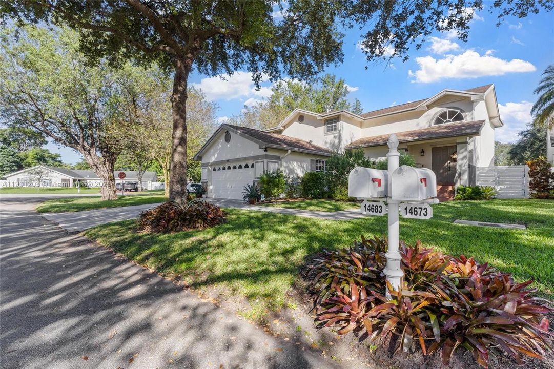 For Sale: $629,999 (3 beds, 3 baths, 1888 Square Feet)