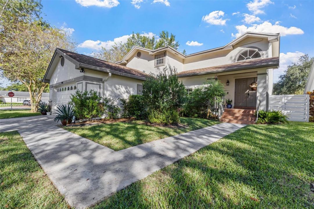 For Sale: $629,999 (3 beds, 3 baths, 1888 Square Feet)