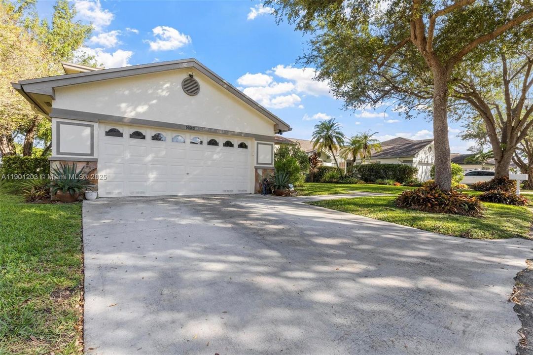 For Sale: $629,999 (3 beds, 3 baths, 1888 Square Feet)