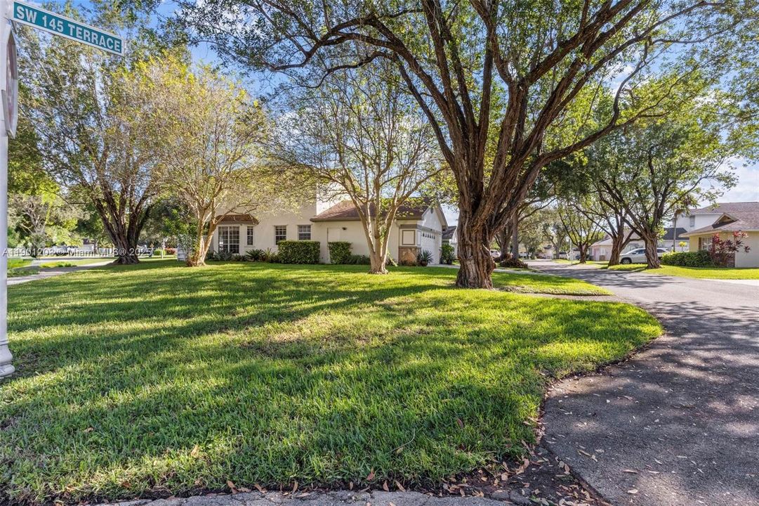 For Sale: $629,999 (3 beds, 3 baths, 1888 Square Feet)