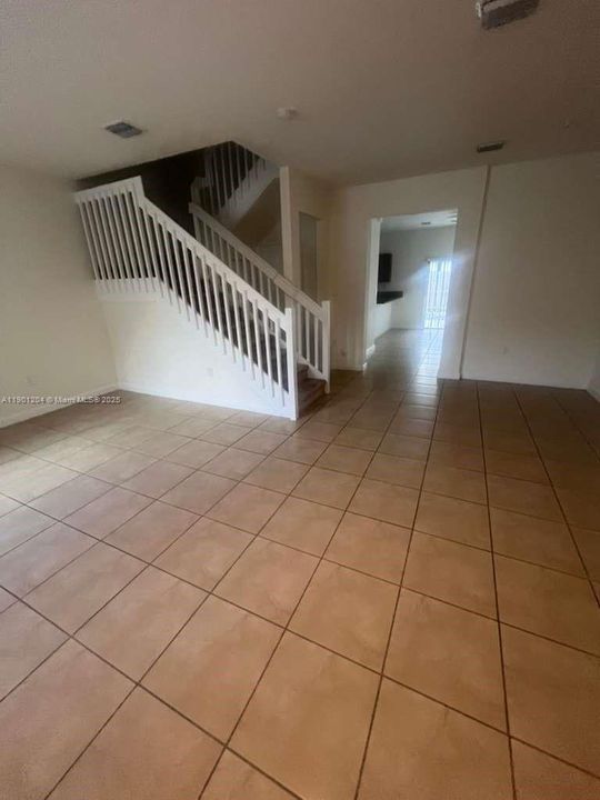 For Rent: $2,550 (3 beds, 2 baths, 1659 Square Feet)