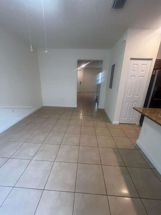 For Rent: $2,550 (3 beds, 2 baths, 1659 Square Feet)