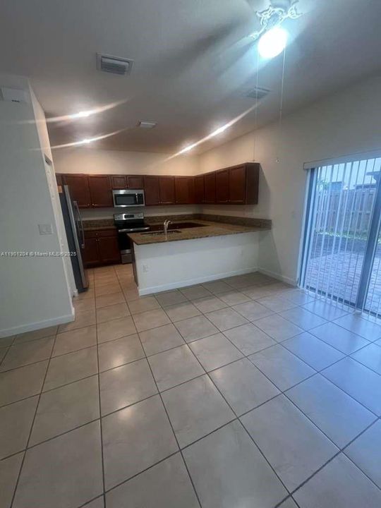 For Rent: $2,550 (3 beds, 2 baths, 1659 Square Feet)