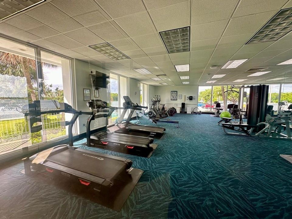 For Sale: $375,000 (2 beds, 2 baths, 1350 Square Feet)