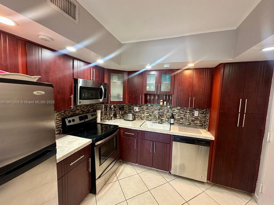 For Sale: $375,000 (2 beds, 2 baths, 1350 Square Feet)