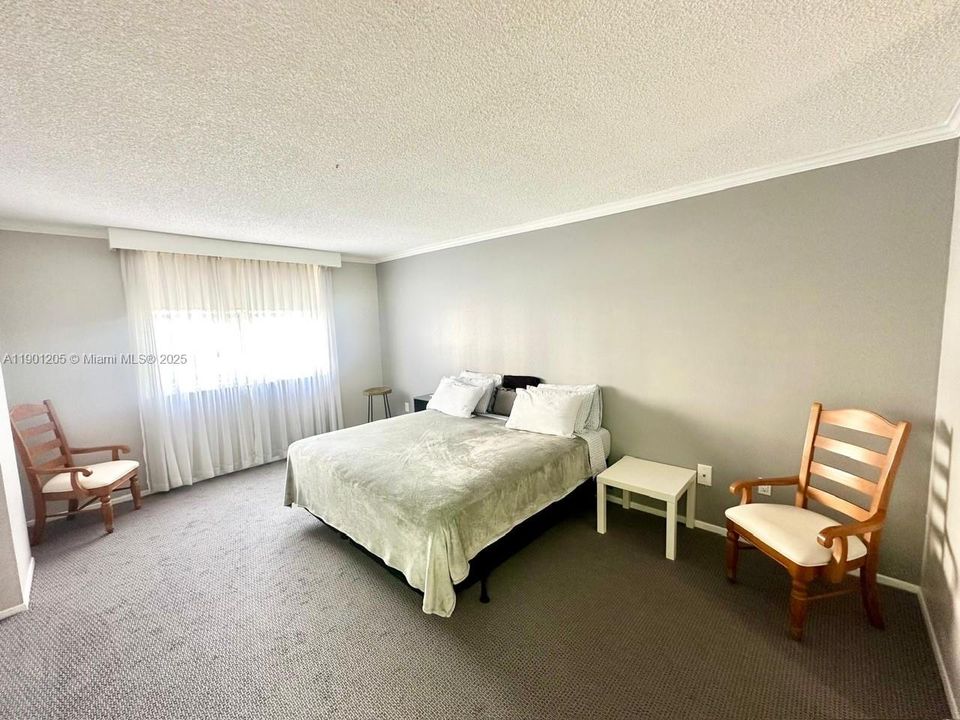 For Sale: $375,000 (2 beds, 2 baths, 1350 Square Feet)