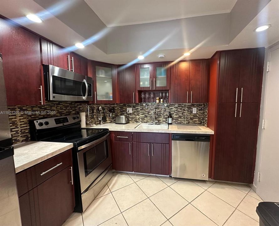 For Sale: $375,000 (2 beds, 2 baths, 1350 Square Feet)