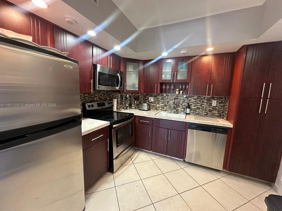 For Sale: $375,000 (2 beds, 2 baths, 1350 Square Feet)