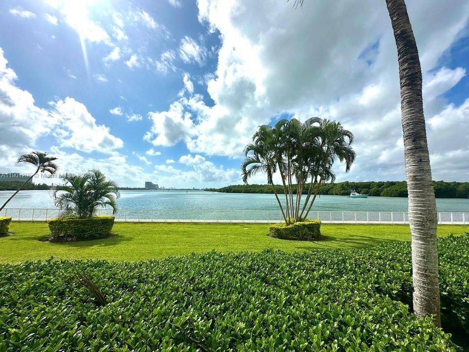 For Sale: $375,000 (2 beds, 2 baths, 1350 Square Feet)