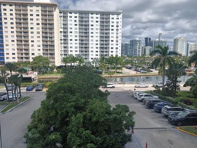 For Sale: $375,000 (2 beds, 2 baths, 1350 Square Feet)