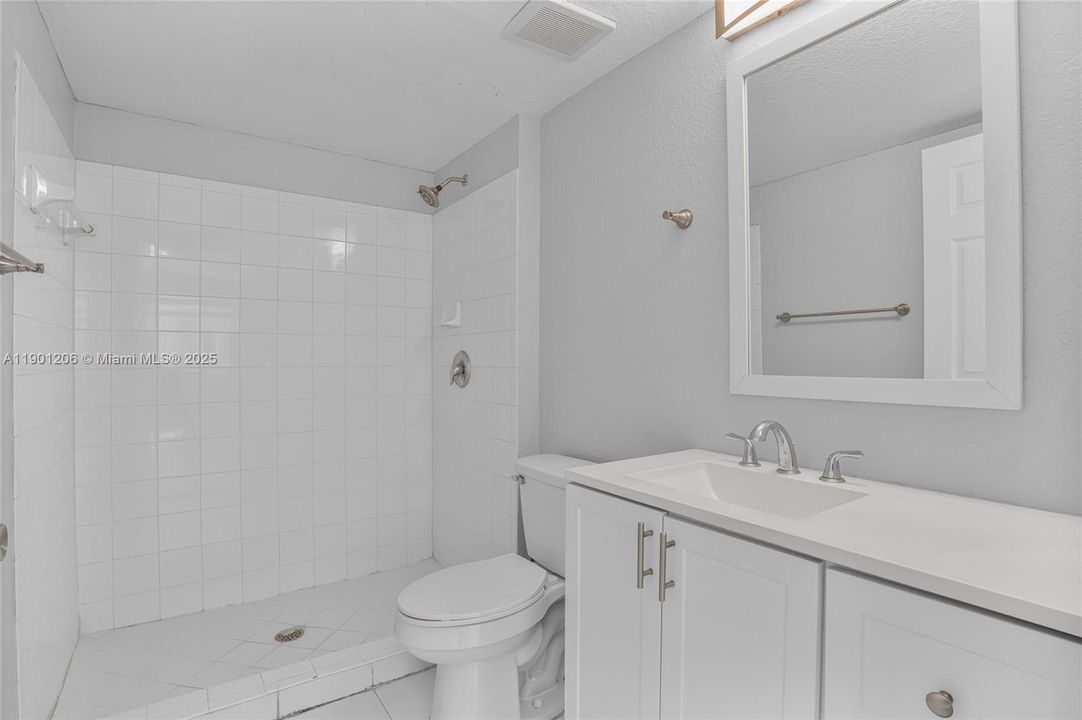 待售: $220,999 (2 贝兹, 2 浴室, 900 平方英尺)