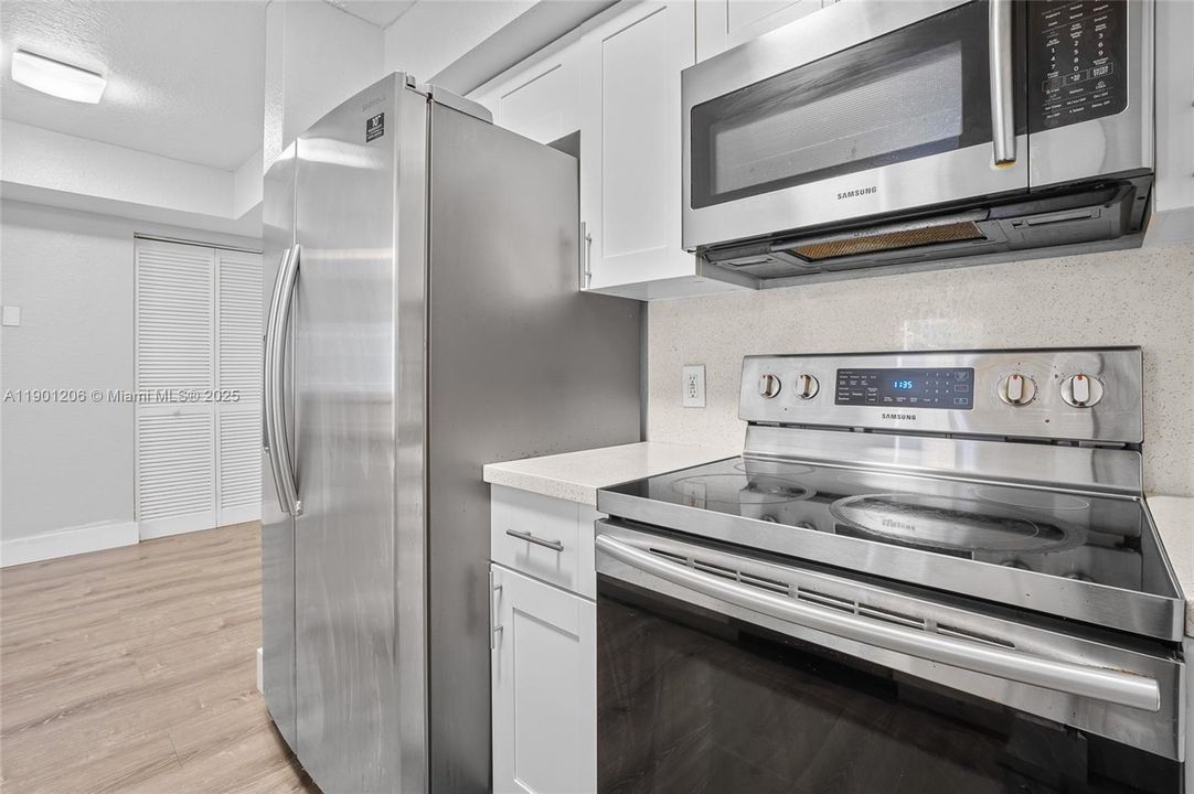 待售: $220,999 (2 贝兹, 2 浴室, 900 平方英尺)