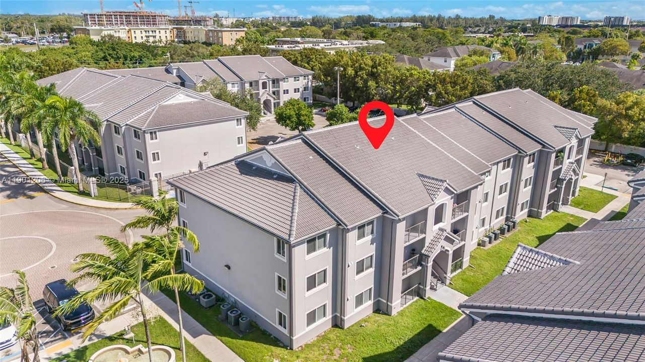 待售: $220,999 (2 贝兹, 2 浴室, 900 平方英尺)