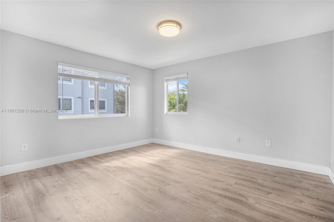 待售: $220,999 (2 贝兹, 2 浴室, 900 平方英尺)