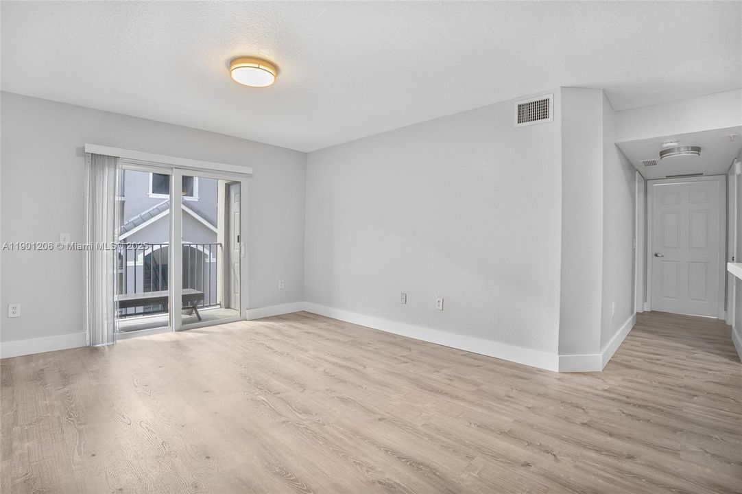 待售: $220,999 (2 贝兹, 2 浴室, 900 平方英尺)