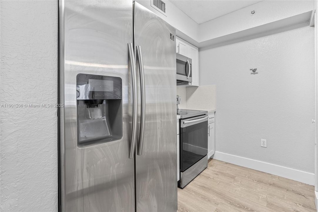 待售: $220,999 (2 贝兹, 2 浴室, 900 平方英尺)