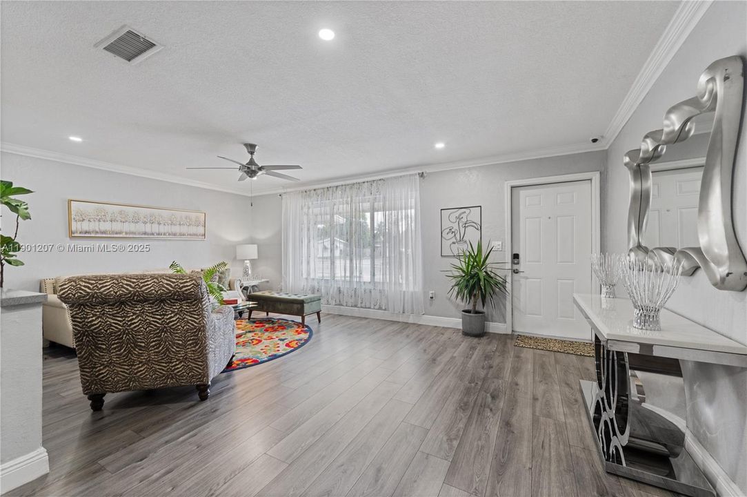 合同活跃: $495,000 (3 贝兹, 2 浴室, 0 平方英尺)