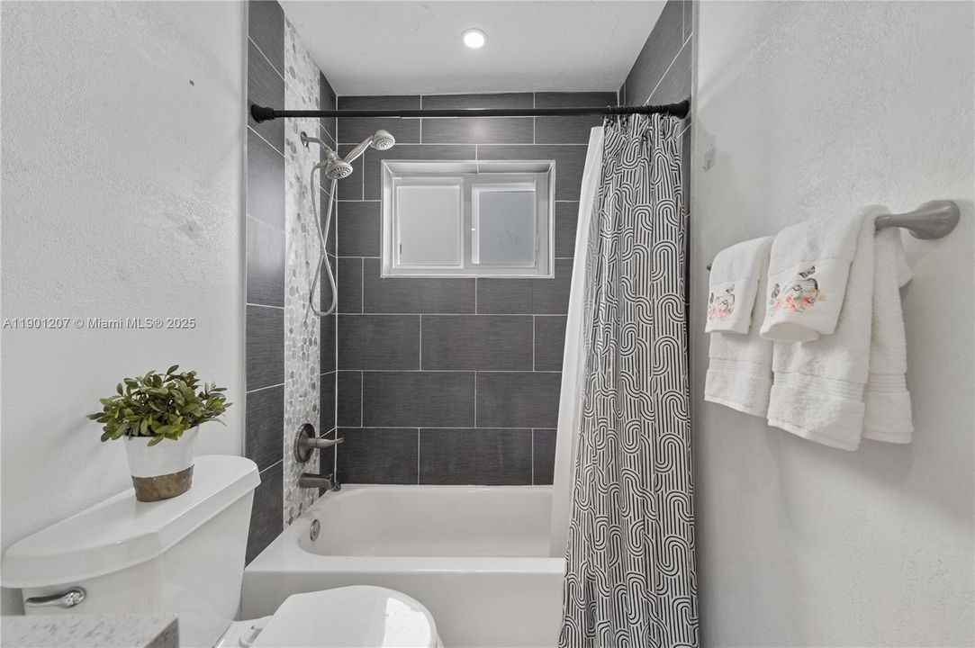 合同活跃: $495,000 (3 贝兹, 2 浴室, 0 平方英尺)