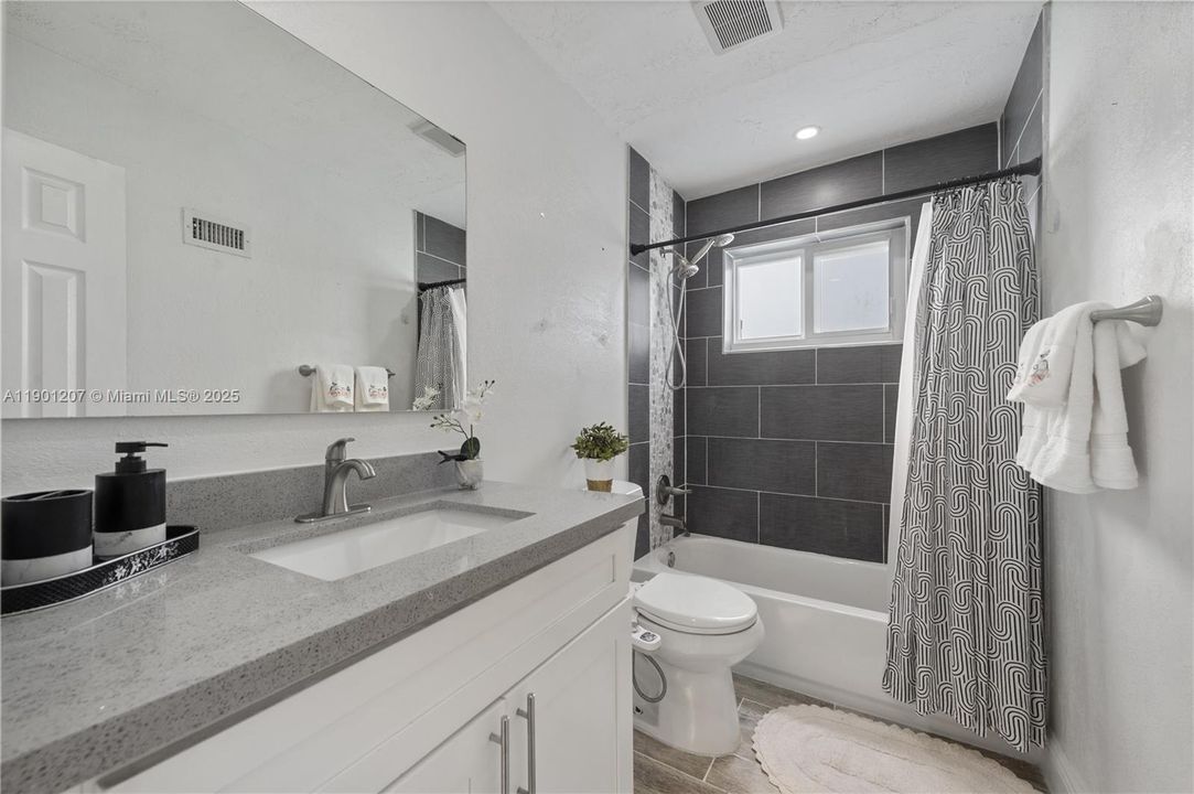 合同活跃: $495,000 (3 贝兹, 2 浴室, 0 平方英尺)