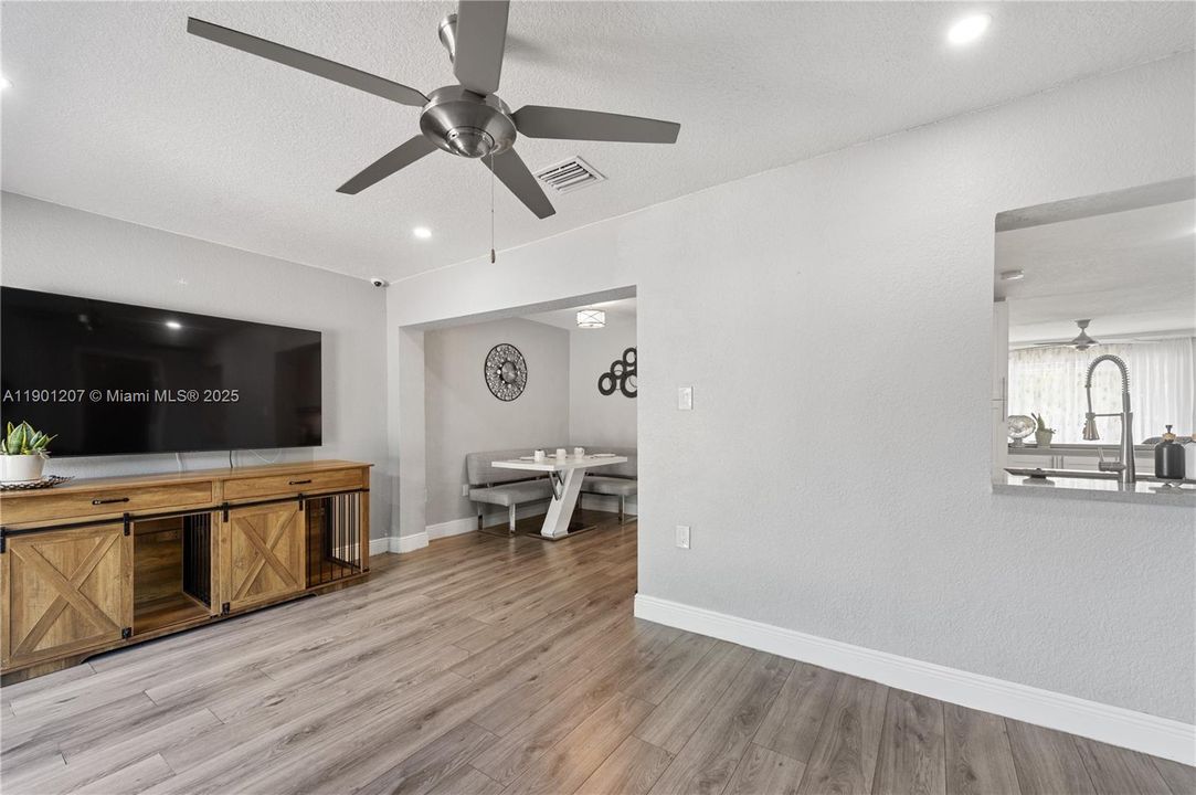 合同活跃: $495,000 (3 贝兹, 2 浴室, 0 平方英尺)