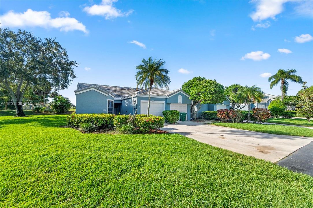 For Sale: $349,900 (2 beds, 2 baths, 1280 Square Feet)