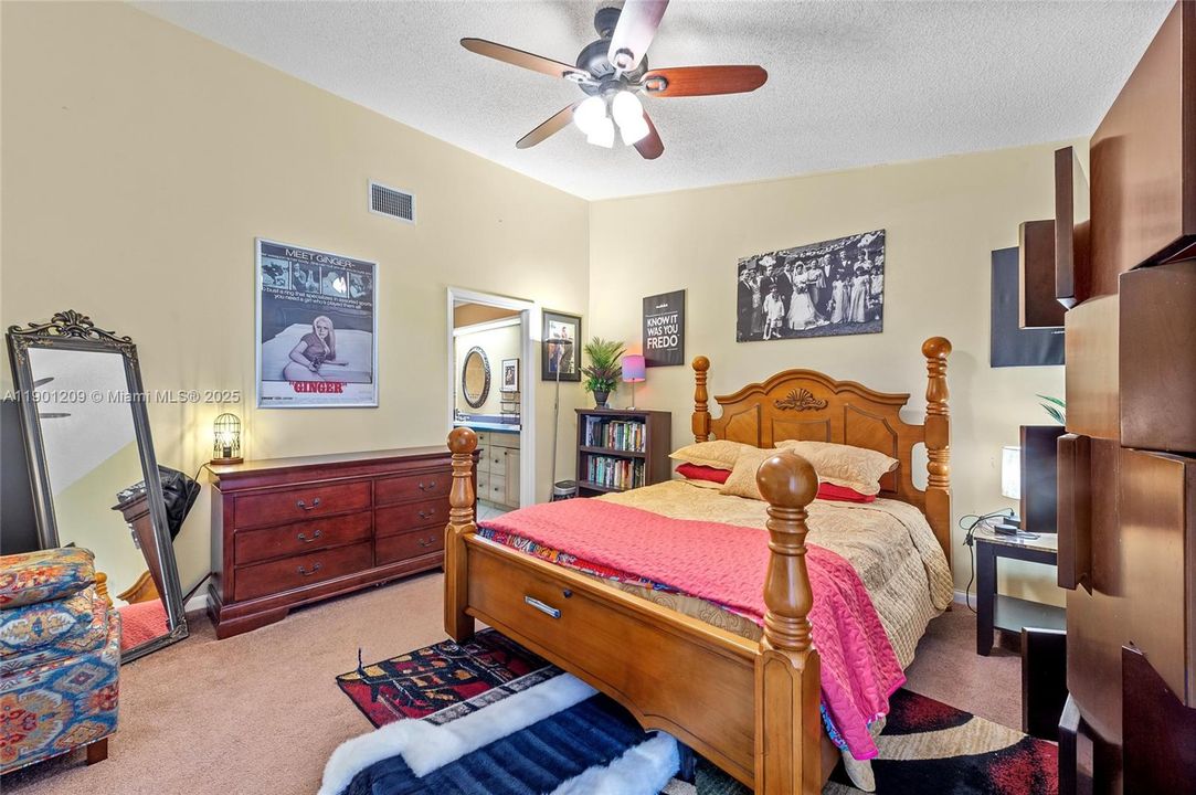 For Sale: $349,900 (2 beds, 2 baths, 1280 Square Feet)