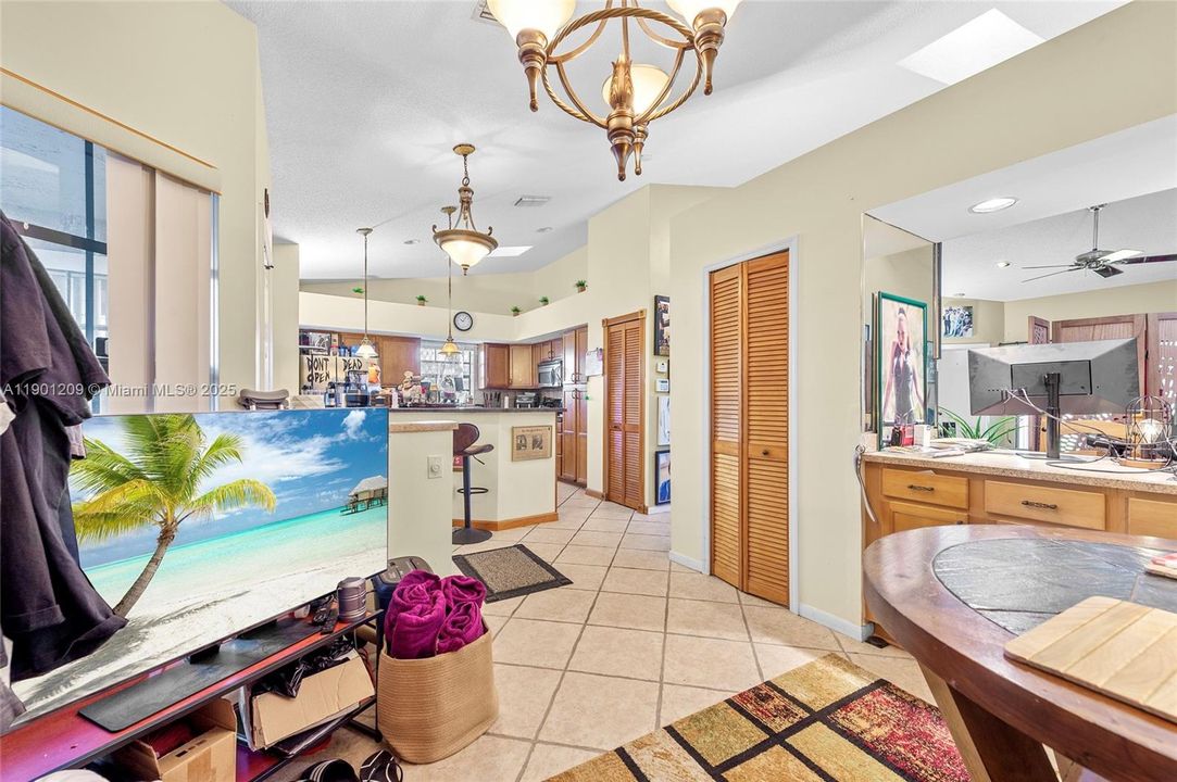 For Sale: $349,900 (2 beds, 2 baths, 1280 Square Feet)