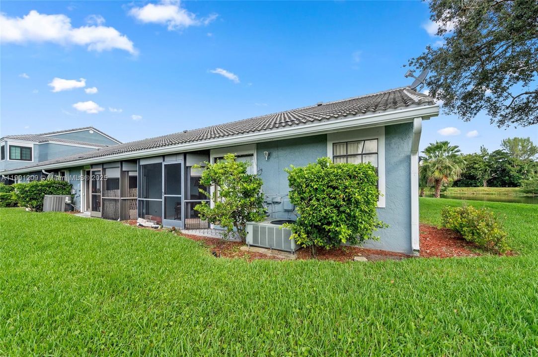 For Sale: $349,900 (2 beds, 2 baths, 1280 Square Feet)