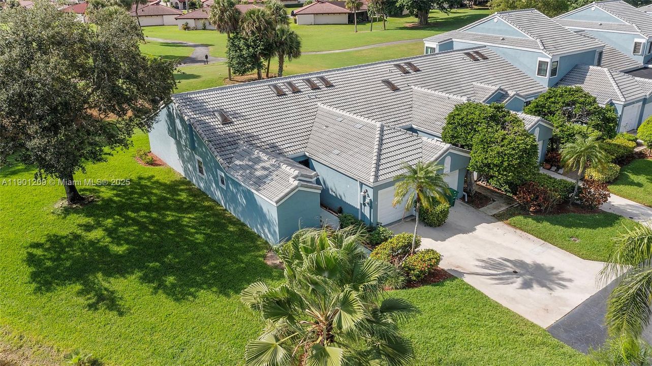 For Sale: $349,900 (2 beds, 2 baths, 1280 Square Feet)