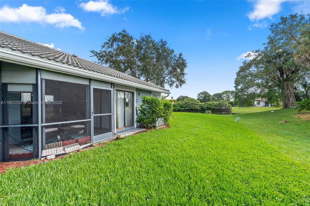 For Sale: $349,900 (2 beds, 2 baths, 1280 Square Feet)