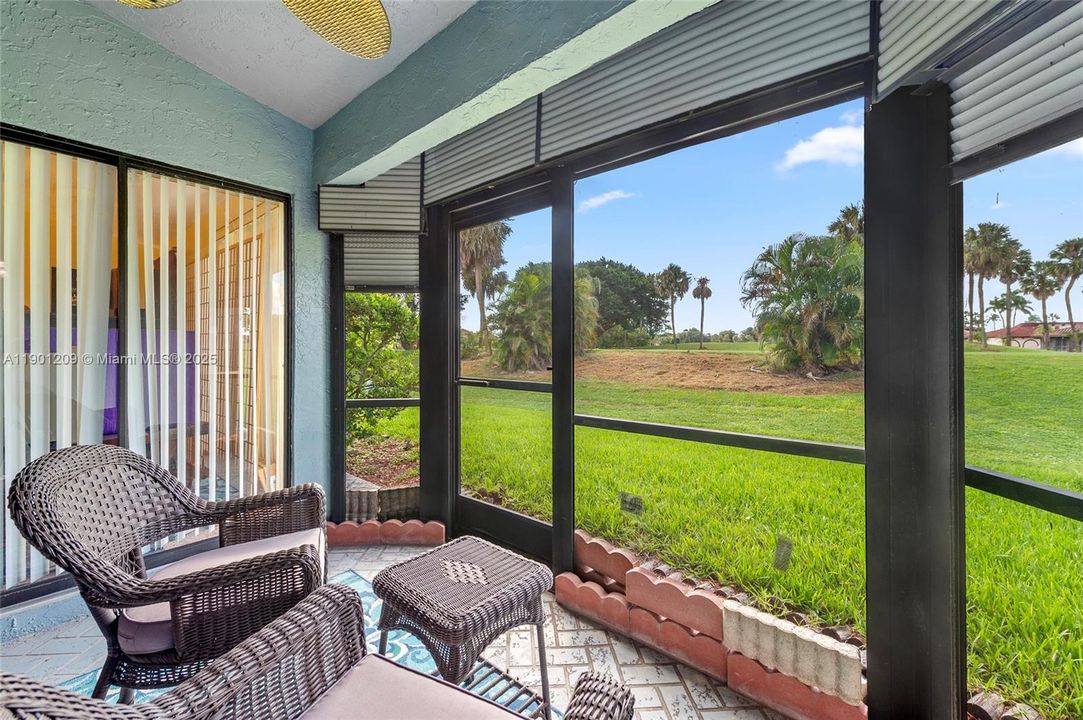 For Sale: $349,900 (2 beds, 2 baths, 1280 Square Feet)