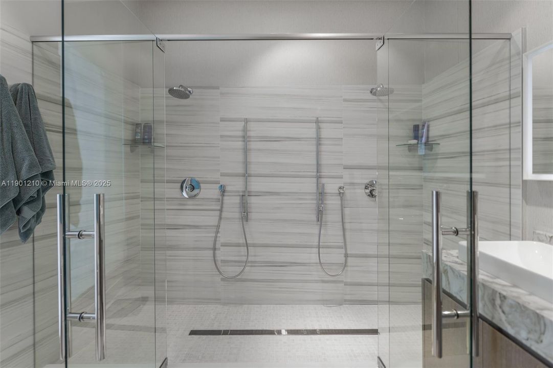 For Sale: $1,450,000 (2 beds, 2 baths, 1255 Square Feet)