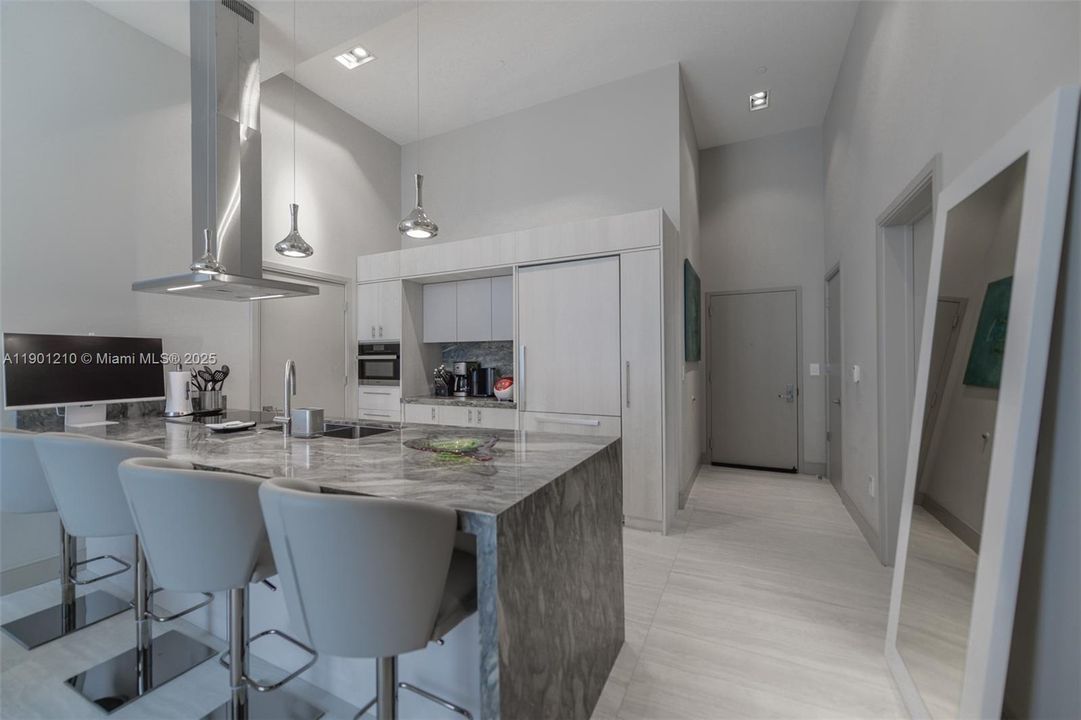 For Sale: $1,450,000 (2 beds, 2 baths, 1255 Square Feet)