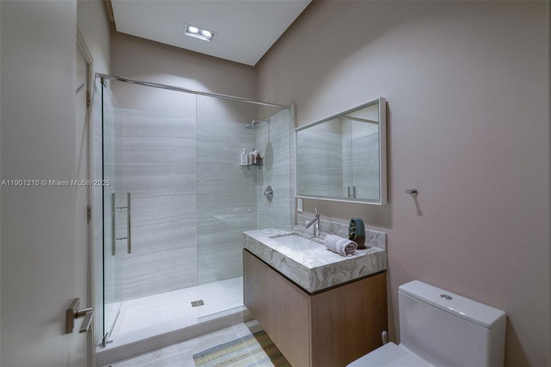 For Sale: $1,450,000 (2 beds, 2 baths, 1255 Square Feet)