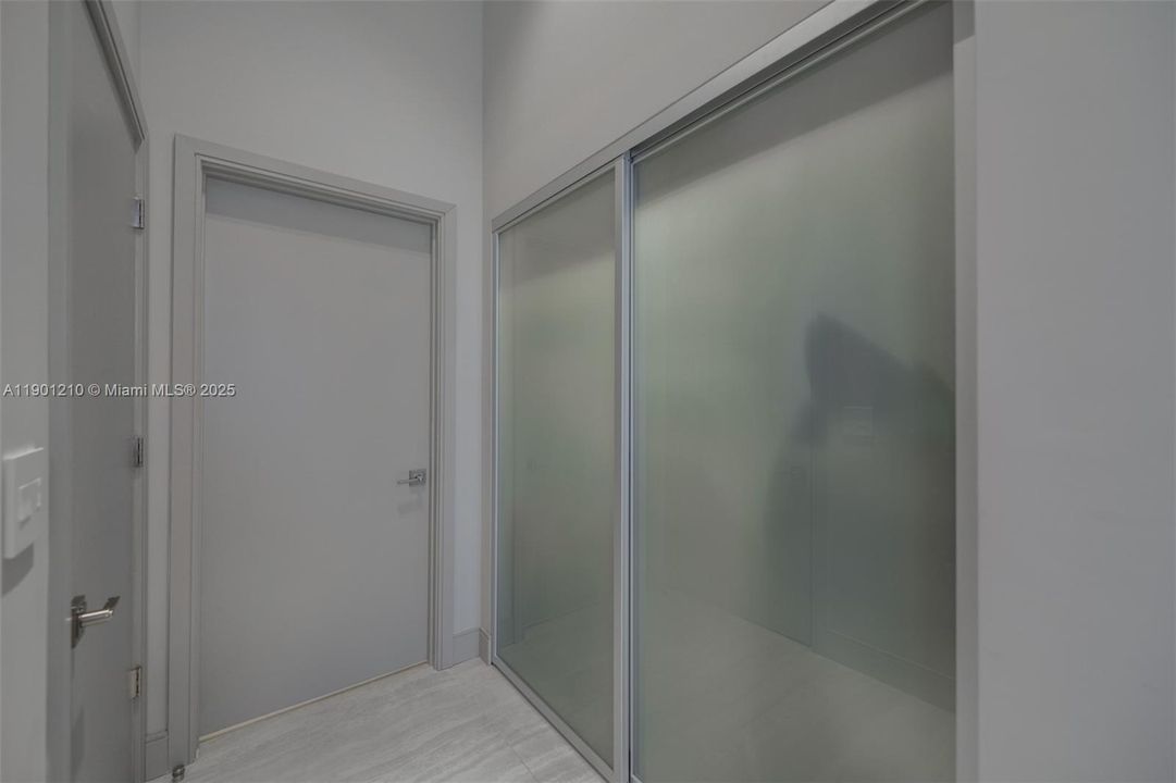 For Sale: $1,450,000 (2 beds, 2 baths, 1255 Square Feet)