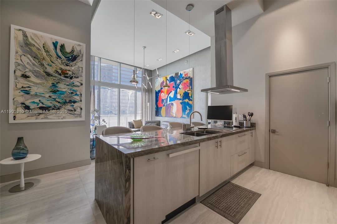 For Sale: $1,450,000 (2 beds, 2 baths, 1255 Square Feet)