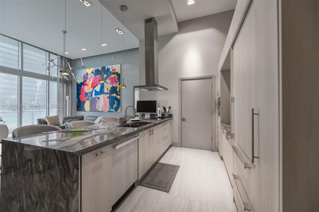 For Sale: $1,450,000 (2 beds, 2 baths, 1255 Square Feet)