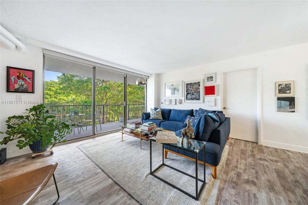 出租: $2,700 (1 贝兹, 1 浴室, 915 平方英尺)