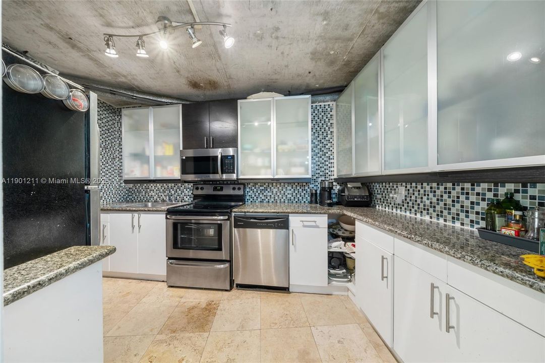 出租: $2,700 (1 贝兹, 1 浴室, 915 平方英尺)