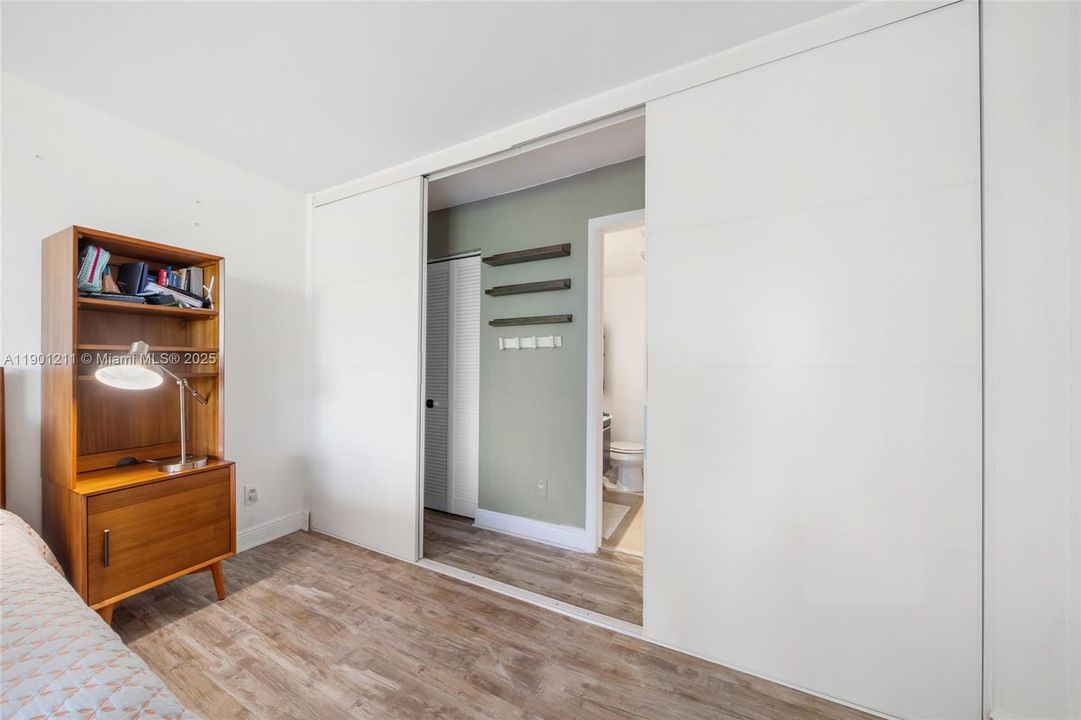 出租: $2,700 (1 贝兹, 1 浴室, 915 平方英尺)