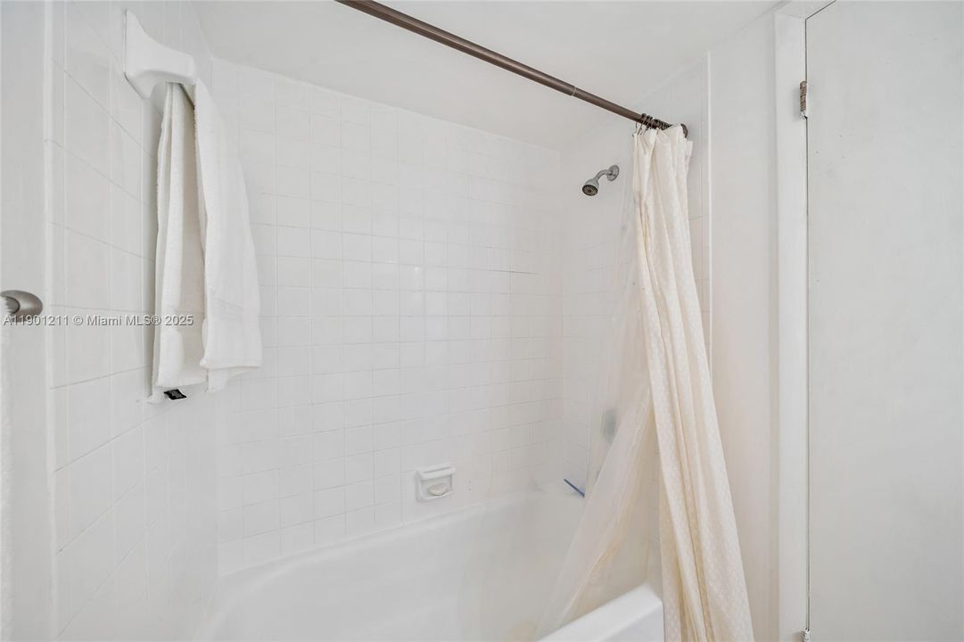 出租: $2,700 (1 贝兹, 1 浴室, 915 平方英尺)