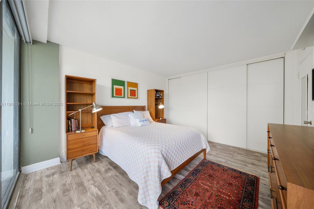 出租: $2,700 (1 贝兹, 1 浴室, 915 平方英尺)